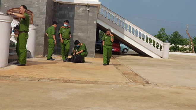 3. Bị kết án nhưng không phải đi tù tại Bình Phước: Cơ quan chức năng phát hiện TAND các cấp ở Bình Phước đã ra quyết định thi hành án với nhiều bị cáo nhưng chưa được thi hành dẫn đến hết thời hiệu thi hành án. Đồng thời, có trường hợp hết thời hiệu thi hành án do chưa ra quyết định thi hành án và ủy thác thi hành án đến nơi khác nhưng không gửi. Từ việc “quên” này nên người bị phạt tù không phải chấp hành án phạt.