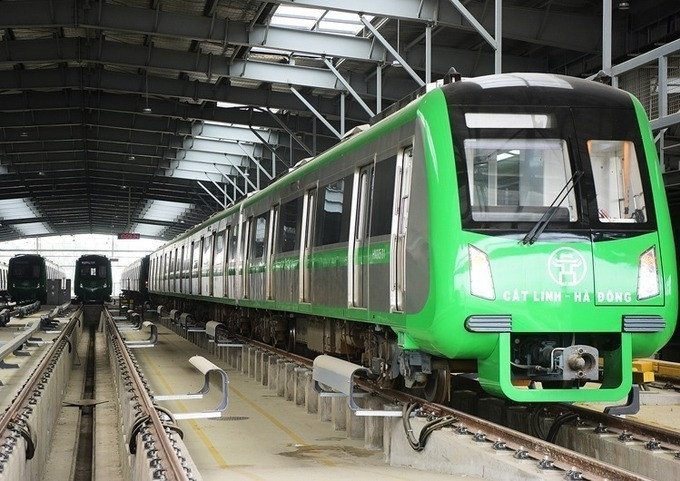 2. Bộ Giao thông Vận tải không xem xét thanh toán 50 triệu USD của Dự án Cát Linh – Hà Đông: Tại cuộc họp trực tuyến giữa Ban quản lý dự án đường sắt và tổng thầu Trung Quốc sáng nay, Thứ trưởng Nguyễn Ngọc Đông cho hay, đề nghị thanh toán 50 triệu USD (hơn 1.100 tỷ) của Tổng thầu Trung Quốc đối chỉ là ý kiến trao đổi trong cuộc họp, không có văn bản chính thức. Vì thế, Bộ Giao thông Vận tải không xem xét thanh toán.