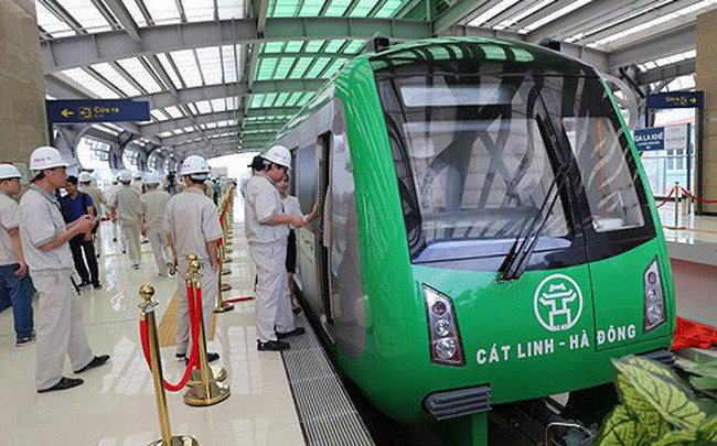 3. Báo cáo đầy đủ vướng mắc của đường sắt Cát Linh – Hà Đông: Thủ tướng Chính phủ vừa có văn bản yêu cầu đến các cơ quan liên quan về công tác bảo đảm trật tự ATGT. Trong văn bản, Thủ tướng cũng yêu cầu sớm hoàn thiện và đưa vào khai thác các dự án giao thông trọng điểm trong năm 2020, trong đó có tuyến đường sắt đô thị Cát Linh - Hà Đông, báo cáo Chính phủ đầy đủ những vướng mắc của các dự án này, trình Quốc hội để có hướng xử lý.