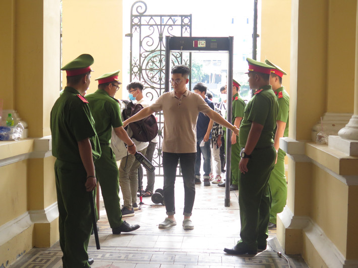 An ninh được kiểm soát chặt chẽ.