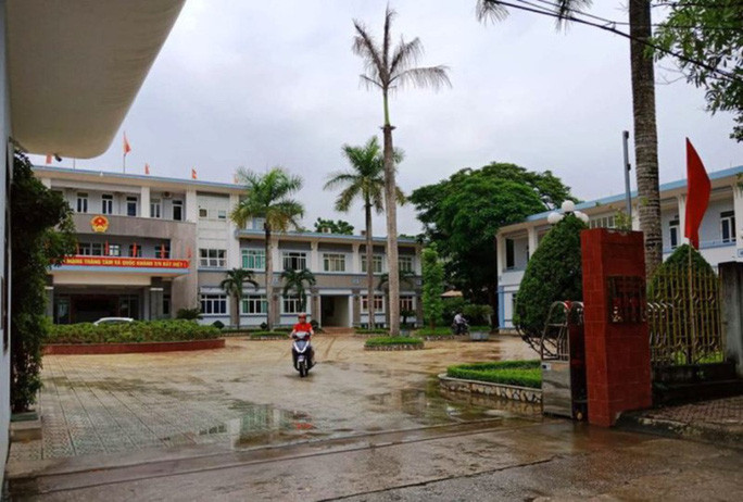 Ông Nguyễn Thanh Tùng, Phó bí thư Thường trực Thị ủy Bỉm Sơn, tỉnh Thanh Hóa, cho biết , chiều ngày 1/6, Thị ủy Bỉm Sơn (Thanh Hóa) đã họp và thống nhất thu hồi các quyết định bổ nhiệm phó và Trưởng phòng Tài Chính - Kế hoạch thị xã Bỉm Sơn đối với ông Tống Văn Thọ, do không đảm bảo các quy định tại thời điểm bổ nhiệm. Đồng thời, Thị ủy Bỉm Sơn xin rút kinh nghiệm sâu sắc liên quan tới sự việc này.
