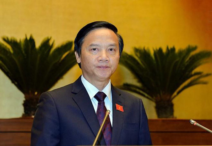 Ông Nguyễn Khắc Định - Bí thư Tỉnh ủy Khánh Hòa. Sinh ngày 3/1/1964; quê ở xã Hòa Bình, huyện Vũ Thư, Thái Bình; có trình độ tiến sĩ Luật. Ông là ủy viên TƯ khóa 12; ĐBQH khóa 14.