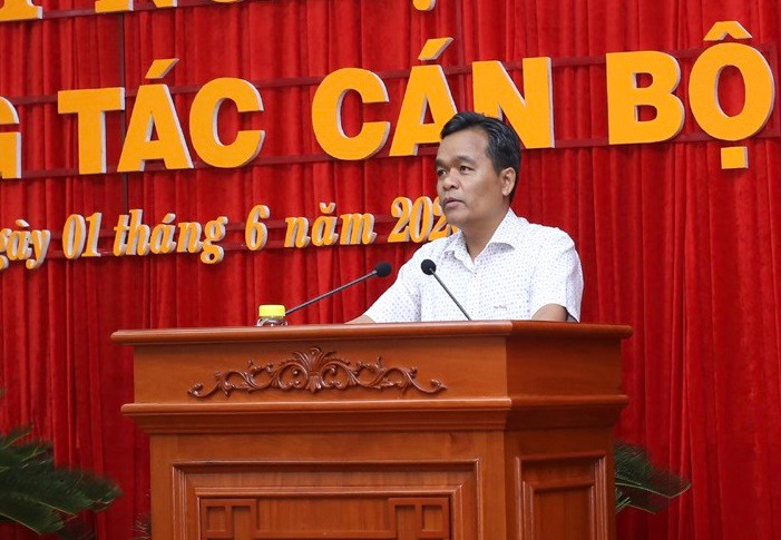 Ông Hồ Văn Niên cũng được bầu làm Bí thư Tỉnh ủy Gia Lai nhiệm kỳ 2015-2020 vào chiều 1/6. Trước đó, ông Hồ Văn Niên giữ chức Phó bí thư thường trực Tỉnh ủy Gia Lai.