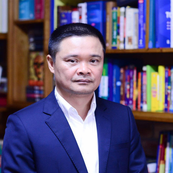3. Ông Bạch Ngọc Chiến, cựu Phó Chủ tịch UBND tỉnh Nam Định, Phó Chủ tịch Liên hiệp các tổ chức Hữu nghị Việt Nam đã thông tin về việc từ chức ngày 1/7/2020, ông chính thức thôi làm việc nhà nước để chuyển sang làm cho một công ty tư nhân. Ông nói: "Tôi xin thôi việc Nhà nước ra làm ngoài vì thấy có nhiều cơ hội hơn".
