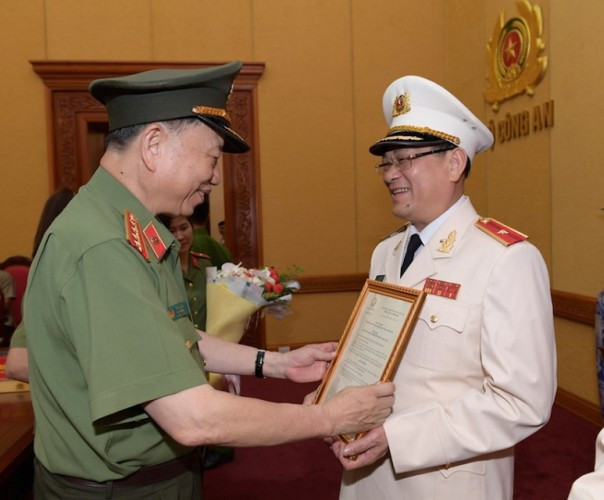 Tháng 7/2019, ông được Chủ tịch nước Nguyễn Phú Trọng quyết định thăng cấp hàm từ đại tá lên thiếu tướng.