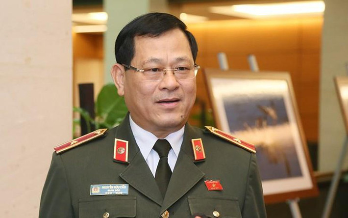 Thiếu tướng Nguyễn Hữu Cầu, đảm nhận chức Giám đốc Công an tỉnh Nghệ An từ năm 2015. Theo quyết định của Bộ Công an, từ ngày 1/7, thiếu tướng Nguyễn Hữu Cầu sẽ chính thức nghỉ hưu theo chế độ.