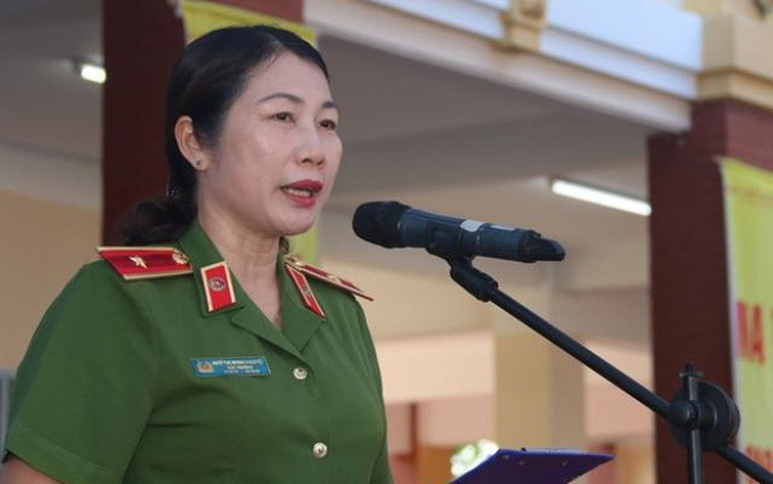 Trước khi được bổ nhiệm làm Phó Cục trưởng, thiếu tướng Nhữ Thị Minh Nguyệt đã từng trải qua các chức vụ khác nhau trong ngành Công an: Trưởng ban công tác Phụ nữ của Tổng cục phòng chống tội phạm, Phó cục trưởng Cục Chính trị Hậu cần Cảnh sát phòng, chống tội phạm; Phó Cục trưởng Cục Chính trị – Hậu cần cảnh sát Chủ tịch Hội phụ nữ Tổng Cục VI (Bộ Công an); Cục trưởng Cục Chính trị Cảnh sát, Bộ Công an.