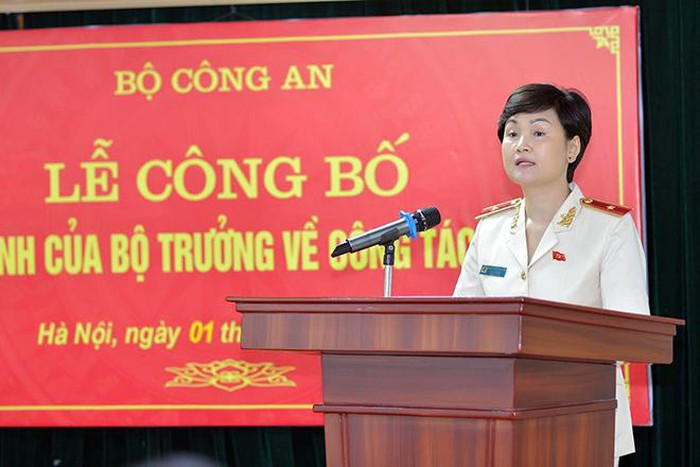 1. Thiếu tướng Ngô Thị Hoàng Yến, Cục trưởng Cục Hồ sơ nghiệp vụ: Ngày 4/6, Bộ trưởng Tô Lâm đã trao quyết định bổ nhiệm chức vụ Cục trưởng Cục Hồ sơ nghiệp vụ, Bộ Công an đến thiếu tướng Ngô Thị Hoàng Yến.