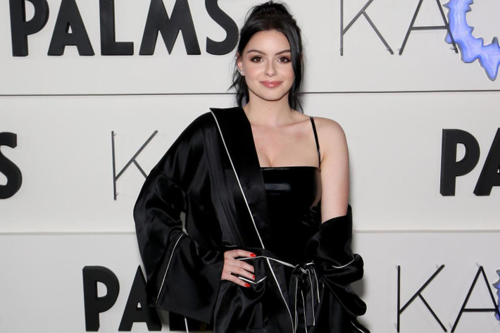 Trả lời những bình luận trên mạng, Ariel Winter chia sẻ mình phải điều trị tâm lý hàng tuần, sử dụng thuốc trầm cảm trong liên tục 8 năm và việc thay đổi để tìm ra loại thuốc thích hợp đã khiến cô giảm gần 14 kg.