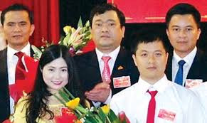1. "Hotgirl" Quỳnh Anh từ tạp vụ được quy hoạch Phó giám đốc Sở Xây dựng: Từ một tạp vụ tại Liên đoàn Lao động tỉnh Thanh Hóa, "hotgirl" Trần Vũ Quỳnh Anh có quá trình thăng tiến "thần tốc" và được quy hoạch Phó giám đốc Sở Xây dựng. Ngoài ra, hotgirl nổi tiếng với nhiều tài sản giá trị gồm xe sang, nhà biệt thự...