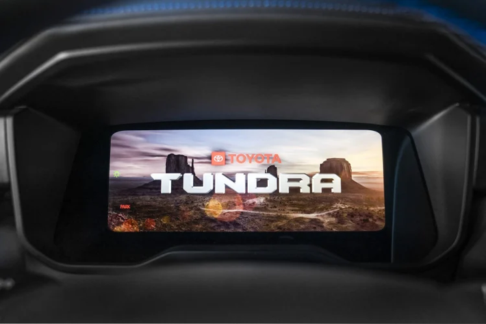 Tundra 2022 được trang bị giảm xóc ống đôi tiêu chuẩn ở phía trước và phía sau của mỗi chiếc xe tải. Bộ giảm xóc được trang bị đệm tăng cường độ bảo vệ và độ bền. Đối với gói TRD Off-Road, giảm xóc đơn của Bilstein giúp cải thiện khả năng giảm xóc. Để mang lại hiệu suất off-road tối đa, các phiên bản TRD Pro, xe được trang bị giảm xóc FOX đường kính 2,5 inch.