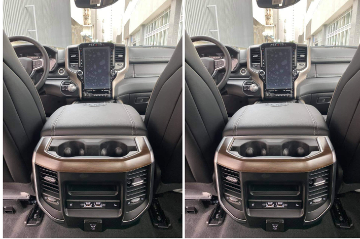 Nội thất của Ram 1500 được trang trang bị nhiều “đồ chơi” tiện nghi hiện đại đầy hấp dẫn trong phân khúc. Bảng táp-lô xe nổi bật với màn hình giải trí đặt dọc kích thước 12 inch cỡ lớn sử dụng hệ thống giải trí Uconnect tiên tiến của tập đoàn FCA, ghế ngồi bọc da, chỉnh điện nhở vị trí, trang bị điều hoà tự động, nhiều cổng kết nối USB và hơn thế nữa.