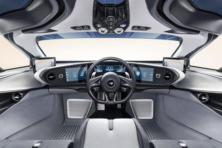 McLaren Speedtail sở hữu động cơ xăng V8, tăng áp kép, dung tích 4.0 lít, tạo ra công suất 746 mã lực và mô-men xoắn cực đại 799 Nm. Hai con số tương ứng của mô-tơ điện là 308 mã lực và 347 Nm. Hệ thống hybrid mang đến cho McLaren Speedtail tổng công suất tối đa 1.035 mã lực và mô-men xoắn cực đại 1.149 Nm.