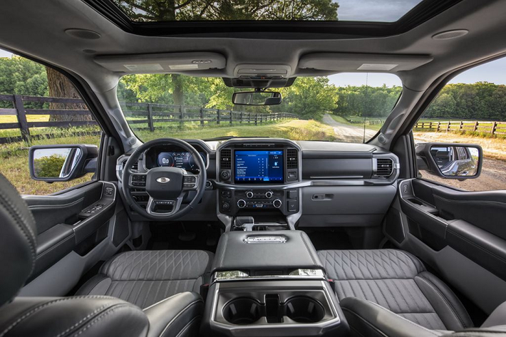 Về cơ bản, mẫu siêu bán tải Ford F-150 Limited 2021 là phiên bản mới và thuộc thế hệ thứ 14, được ra mắt hồi tháng 6/2020 vừa qua.