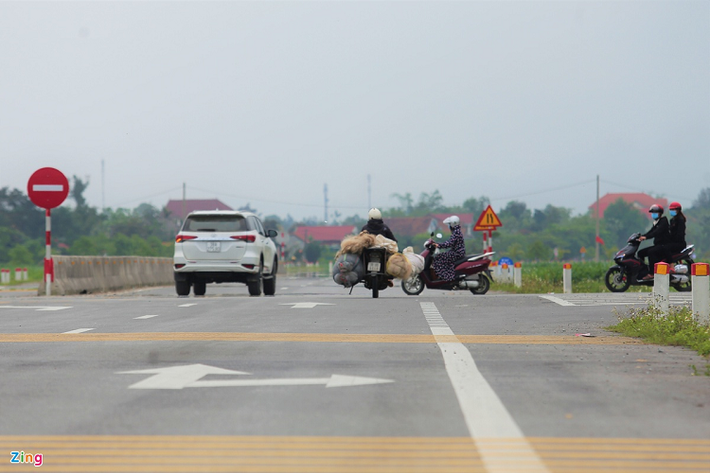Tại huyện Lộc Hà, cơ quan chức năng cũng ghi nhận hàng loạt vụ tai nạn giao thông trên tuyến đường ven biển. Vị trí xảy ra tai nạn đều ở ngã tư dân sinh giao cắt đường ven biển.