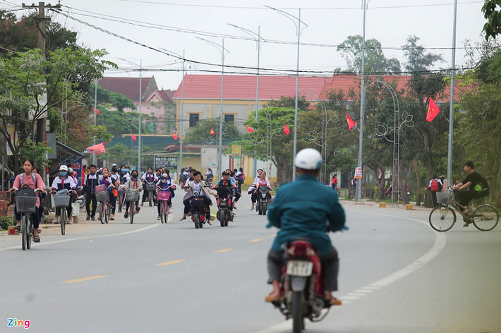 Ông Trần Anh Khoa, Chủ tịch UBND xã Xuân Yên, huyện Nghi Xuân, cho biết đường ven biển qua địa bàn kéo dài hơn 2 km. Tuy nhiên, hơn 8 tháng, kể từ khi đường được khai thác, địa bàn đã xảy ra 15 vụ tai nạn nghiêm trọng.
