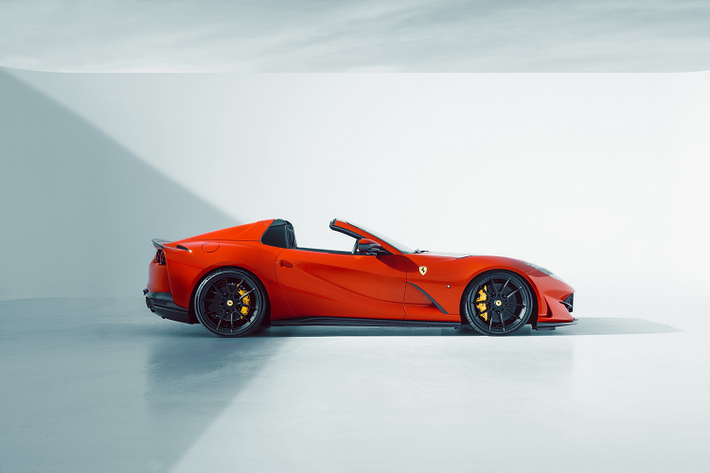 Để chiếc 812 GTS nổi bật hơn, Novitec đã kết hợp cùng Vossen để đưa ra 3 mẫu mâm với công nghệ khóa trung tâm được thiết kế riêng cho gói độ này. Với thông số 275/30R21 cho cầu trước và 335/25R22 cho cầu sau, Vossen còn mang đến 48 lựa chọn màu sắc cho khách hàng khi lựa chọn đặt bộ mâm này.