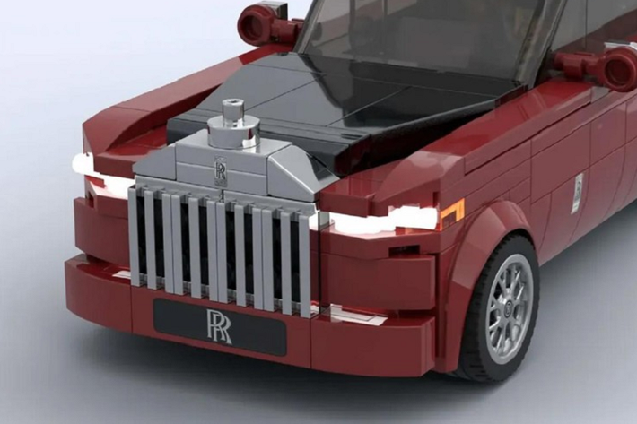 Anh ấy sử dụng tất cả 374 miếng gạch Lego và có được một chiếc Phatom mini với kích thước dài 180 mm, rộng 78 mm, và cao 58 mm. “HenkvdL05” cho rằng kích thước này là phù hơp nhất trên phương diện giá cả và khả năng chơi, khiến nó dễ tiếp cận lượng lớn người tiêu dùng Lego.