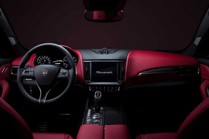 Ghibli và Levante Modena sử dụng động cơ V6 350 mã lực trong khi Ghibli và Levante Modena S được trang bị cỗ máy V6 430 mã lực giống như Quattroporte Modena. Các mẫu Modena S sẽ có thêm gói phụ kiện Nerissimo Pack và tùy chọn kẹp phanh màu đỏ nổi bật.