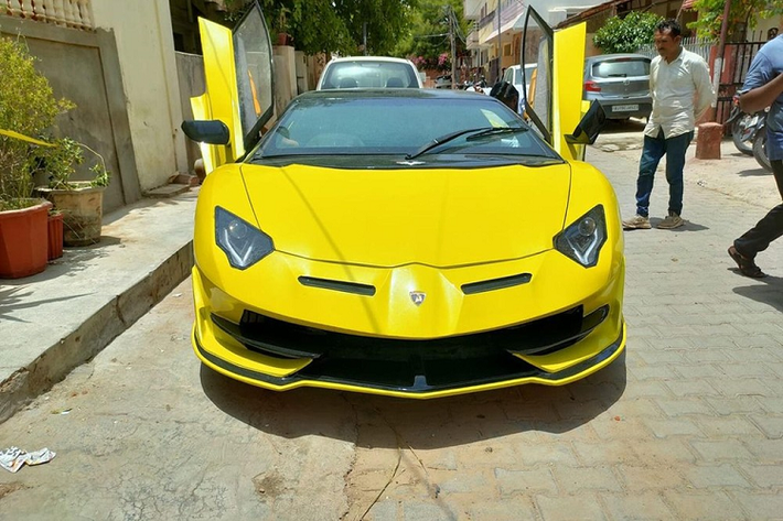 Dự án này mất chỉ 25 ngày để hoàn thành và Dream Customs India cung cấp dịch vụ chuyển đổi của mình tới những khách hàng quan tâm.