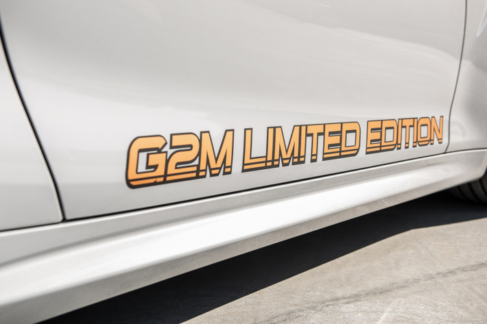 Ngoại thất M2 của G-Power nổi bật với dòng chữ “GM2 Limited Edition” trên mui xe, cửa và cốp xe. Khách hàng có thể tùy chọn thêm mâm xe hợp kim Hurricane RS hoặc Hurricane RR để mang đến cho chiếc xe vẻ ngoài đặc biệt hơn.