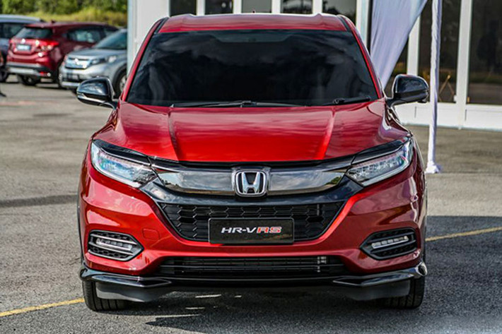 Riêng biến thể Honda HR-V Sport Hybrid i-DCD 2021 mới sẽ được trang bị đèn pha LED, đèn sương mù LED và đèn hậu LED theo tiêu chuẩn.