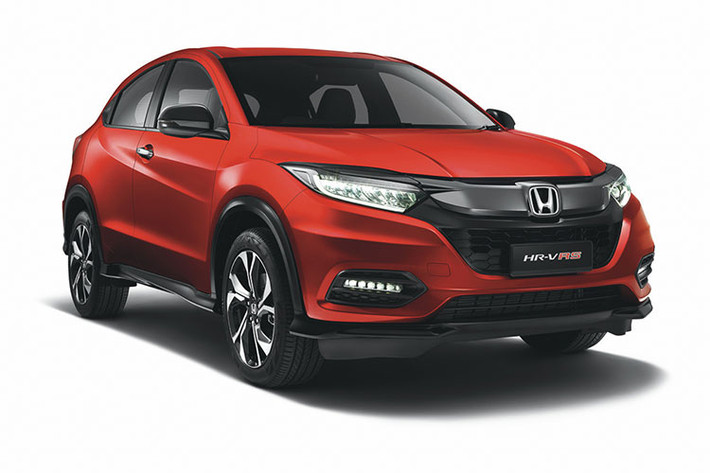 Tại thị trường Việt Nam, mẫu xe crossover Honda HR-V đang được phân phối chính hãng theo dạng nhập khẩu nguyên chiếc từ Thái Lan với 2 phiên bản, đi kèm giá niêm yết 786 và 866 triệu đồng.