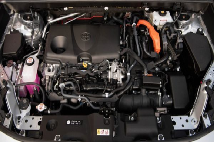 Về RAV4 Edge cao cấp nhất, biến thể này được nâng cấp hệ thống an toàn với việc bổ sung phanh hỗ trợ đỗ xe, hoạt động cùng hệ thống cảnh báo phương tiện cắt ngang phía sau vốn đã có trên xe.