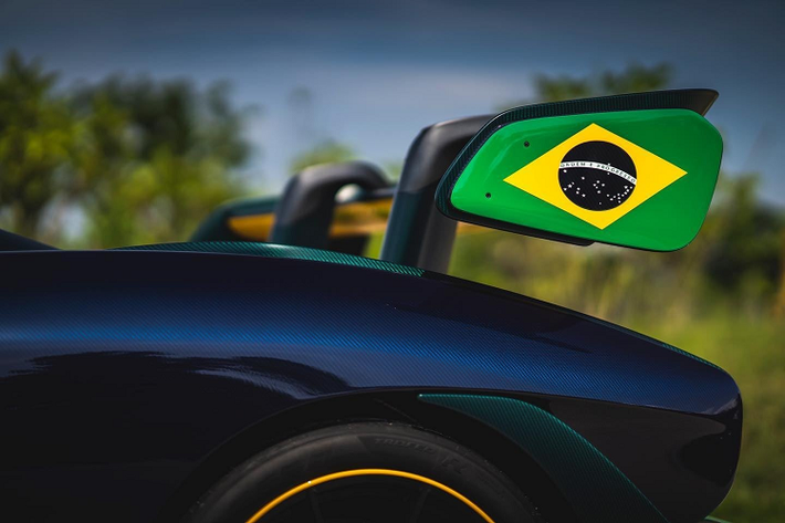 Siêu phẩm McLaren Senna ở Singapore vẫn được trang bị khối động cơ xăng V8, tăng áp kép, dung tích 4.0 lít sản sinh công suất tối đa lên đến 789 mã lực và mô-men xoắn cực đại 800 Nm.