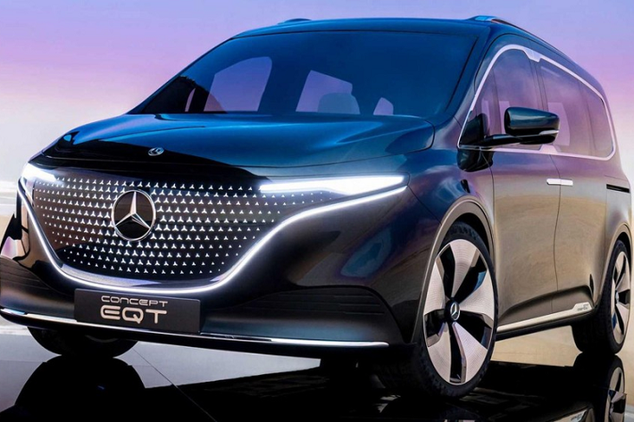Vào hồi giữa tháng 4 vừa qua, hãng Mercedes-Benz đã chính thức vén màn mẫu sedan chạy điện hạng sang hoàn toàn mới mang tên EQS. Chẳng bao lâu sau đó, thương hiệu ngôi sao 3 cánh lại gây bất ngờ khi vén màn một mẫu ô tô chạy điện nữa mang tên EQT. Đây là thành viên mới của dòng xe ôtô điện Mercedes-Benz EQ, sau EQC, EQV, EQA, EQB và EQS.