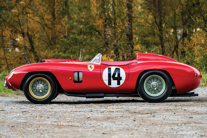 4. Ferrari 290 MM (28 triệu USD): Thêm một đại diện khác của Ferrari nằm trong danh sách này. Lần gần nhất một chiếc Ferrari 290 MM được đấu giá là vào năm 2018, với giá trị 22 triệu USD. Nhưng trước đó vào năm 2015, một chiếc 290 MM khác đã được bán với giá 28 triệu USD. Siêu xe này rất hiếm vì chỉ có 4 chiếc được sản xuất vào năm 1956, xe trang bị động cơ V12 3.5L, công suất 320 mã lực và tốc độ tối đa 274 km/h.