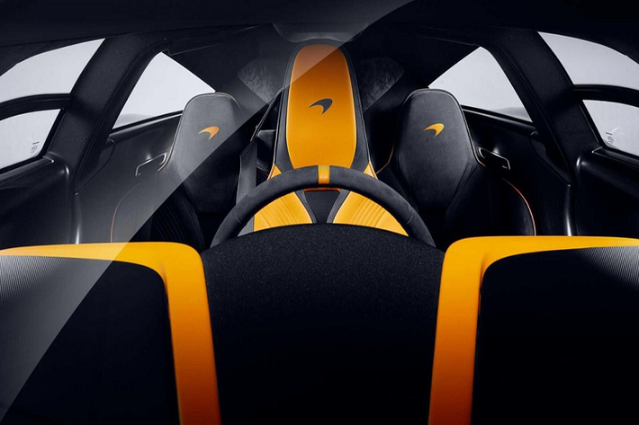 Đại lý McLaren Beverly Hills chính là đơn vị đặt hàng chiếc xe McLaren Speedtail "Albert" này theo yêu cầu của 1 khách hàng "VIP". Chiếc xe mất đến 3 tháng chỉ để các kỹ sư có tay nghề cao nhất của MSO hoàn thiện bộ áo cho xe với 2 tông màu tương phản. Đây là 1 dự án siêu đặc biệt có 1 không 2 trên dòng sản phẩm McLaren Speedtail