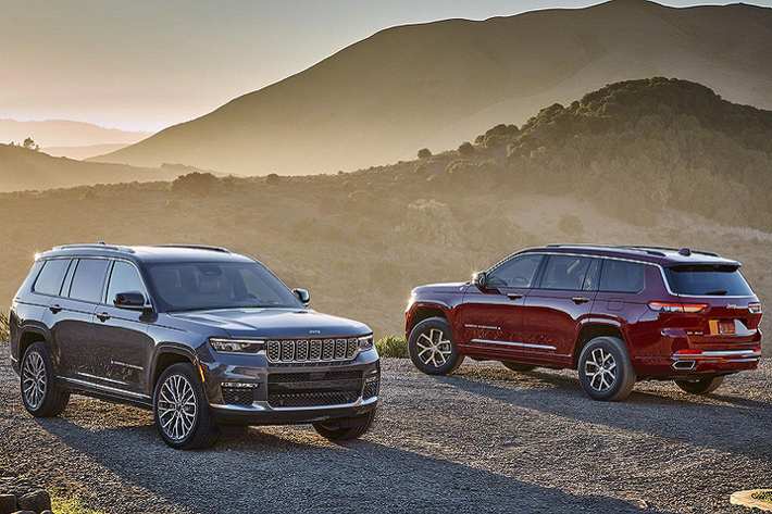 Jeep vừa chính thức vén màn phiên bản Grand Cherokee L 2021. Hậu tố "L" biểu đạt cho thiết kế trục cơ sở kéo dài để phù hợp với cấu hình 3 hàng ghế mới của dòng SUV này. Theo đó, Jeep Grand Cherokee L 2021 mới sở hữu trục cơ sở dài 3.09m, chiều dài 5,2m, chiều rộng 1,9m và chiều cao 1,8m.