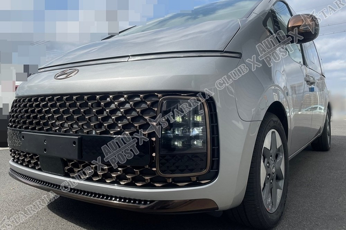 Hyundai Staria là mẫu MPV hoàn toàn mới đã lần đầu tiên được hé lộ hình ảnh vào hồi đầu tháng 3 vừa qua. Vào hôm 25/3, hãng Hyundai đã bắt đầu nhận cọc dành cho mẫu MPV này. Đồng thời, hãng Hyundai cũng hé lộ luôn giá bán của mẫu MPV kế nhiệm Hyundai Starex. Theo đó, Hyundai Staria 2021 mới sẽ có giá dao động từ 27,26 - 41,3 triệu Won (khoảng 556 - 843 triệu đồng).
