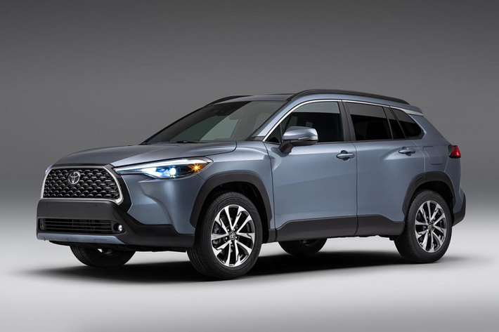 Toyota Corolla Cross mới là dòng crossover cỡ nhỏ đã lần đầu tiên trình làng vào hồi tháng 7 năm ngoái. Sau khi ra mắt, mẫu crossover này đã nhanh chóng được bày bán ở một số thị trường như Thái Lan và Việt Nam. Mãi đến nay, Toyota Corolla Cross mới ra mắt thị trường Mỹ.