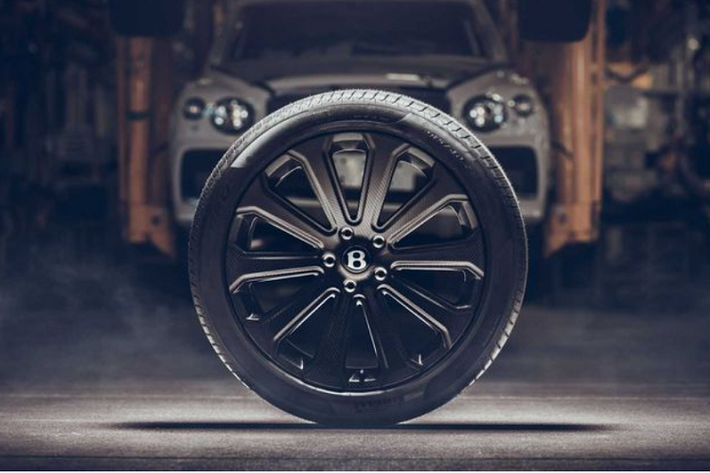 Được biết, Bentley và Bucci Composites đã hợp tác để thiết kế và phát triển bộ mâm xe ấn tượng này. Quá trình hoàn thành các bánh xe 22 inch của Bentayga kéo dài tới 5 năm. Bộ mâm carbon lớn nhất thế giới đã trải qua các bài thử nghiệm khắt khe để nhận được chứng nhận TÜV, bởi vì việc lắp các bánh xe sợi carbon 22 inch cho một chiếc SUV nặng 2.721 kg không hề đơn giản.