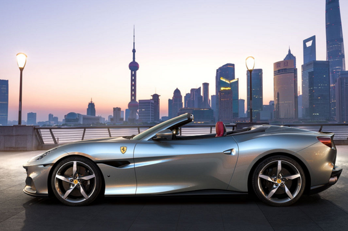 Dù là một mẫu xe thể thao, nhưng công nghệ an toàn và hỗ trợ lái trên Ferrari Portofino M khá đầy đủ, bao gồm kiểm soát hành trình thích ứng, hệ thống phanh khẩn cấp tự động, giám sát điểm mù, hỗ trợ giữ làn đường và cảnh báo chệch làn đường, cảnh báo phương tiện cắt ngang phía sau và cảm biến lùi.