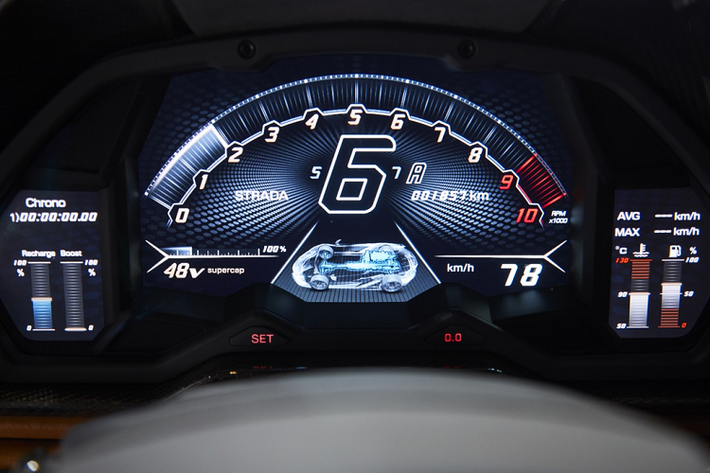 Sian là mẫu xe đầu tiên của Lamborghini sử dụng động cơ hybrid. Xe có động cơ hút khí tự nhiên V12 6.5L, sản sinh công suất 774 mã lực. Bộ mô-tơ điện với công suất 34 mã lực được tích hợp trực tiếp vào hộp số của xe, nhằm cung cấp sức mạnh tức thời cho xe