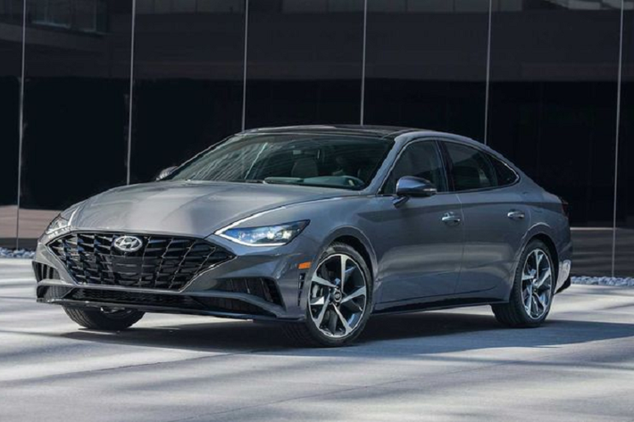 Doanh số Hyundai Sonata trong năm 2020 vừa qua đã bị giảm tới 26,3% so với năm 2019. Nhà máy Asan của Tập đoàn Hyundai Motor, nơi sản xuất Sonata đang đứng ngồi không yên vì Sonata đang bị tồn kho chất đống tại các đại lý.