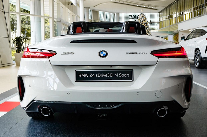 Thiết kế Z4 thế hệ mới lấy cảm hứng trực tiếp từ chiếc Z4 Concept ra mắt năm 2017. Model 2020 nhờ vậy vẫn mang kiểu dáng mềm mại, quyến rũ đặc trưng của Z Series, tuy nhiên, được nhà sản xuất tinh chỉnh các chi tiết để hiện đại hơn. Z4 được đánh giá mang phong cách thể thao, hiện đại, khỏe khoắn hơn thế hệ trước.