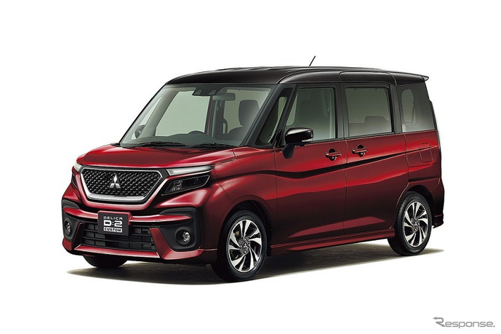 Mẫu xe 5 chỗ này sở hữu chiều dài 3.790 mm, rộng 1.645 mm và cao 1.745 mm. So với phiên bản cũ, Mitsubishi Delica D:2 2021 dài hơn 80 mm ở bản tiêu chuẩn và 70 mm ở bản Custom đồng thời rộng hơn 20 mm. Trong khi đó, sàn khoang hành lý của mẫu xe này được kéo dài 100 mm. Dù dài hơn nhưng mẫu minivan này vẫn có bán kính vòng quay tối thiểu 4,8 m như xe thông thường.
