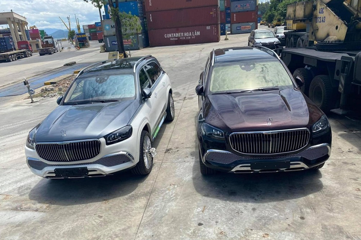 Trong giới thượng lưu ngày nay, garage ngoài những chiếc siêu xe đắt đỏ còn phải có những chiếc SUV siêu sang đến từ các thương hiệu như Bentley, Rolls-Royce hay "bình dân" có thể là Mercedes-Maybach với chiếc SUV siêu sang đầu tiên của hãng mang tên gọi GLS 600. Bentley Bentayga hay Rolls-Royce Cullinan thì nhà giàu Việt đã có quá nhiều nên "đổi món" sang chơi Mercedes-Maybach GLS 600 mới cũng có cái lạ.