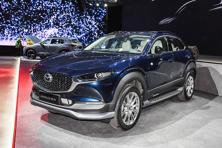 Mazda CX-30 EV 2022 mới lần đầu tiên trình làng trong triển lãm Ô tô Thượng Hải 2021 diễn ra vào tháng 4 đầu năm nay. Sau gần nửa năm, mẫu xe này mới được tung ra thị trường Trung Quốc. Mẫu xe này vốn là phiên bản chạy điện của SUV cỡ nhỏ Mazda CX-30 và dành riêng cho thị trường Trung Quốc. Đồng thời, CX-30 EV còn là mẫu ôtô điện sản xuất tại Trung Quốc đầu tiên của thương hiệu Mazda.