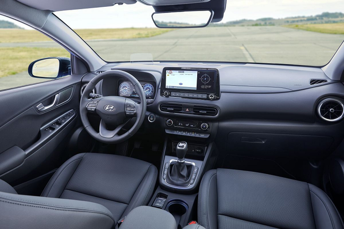 Song song đó, Hyundai cho biết Kona 1.6 Turbo và N Line sẽ có Smartsense - gói an toàn với nhiều tính năng trợ lái từng được giới thiệu trên Santa Fe 2021 bán tại Việt Nam.