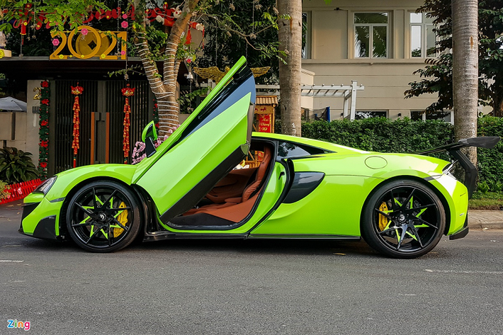 Hiện nay, mẫu xe này đã ngừng sản xuất và được thay thế bởi "đàn em" McLaren Artura. Đây là mẫu xe đầu tiên trong lịch sử của hãng xe đến từ Anh quốc khi được trang bị động cơ V6 song song với công nghệ hybrid.