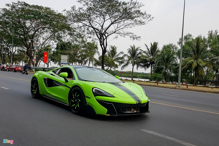 Có mặt tại Việt Nam vào khoảng tháng 6/2016, siêu xe McLaren 570S không nhận được nhiều sự quan tâm như phiên bản cao cấp hơn là 650S. Hiện nay, tại Việt Nam có ít nhất 2 chiếc 570S. Chiếc xe trong bài từng thuộc sở hữu của Cường Đô La.