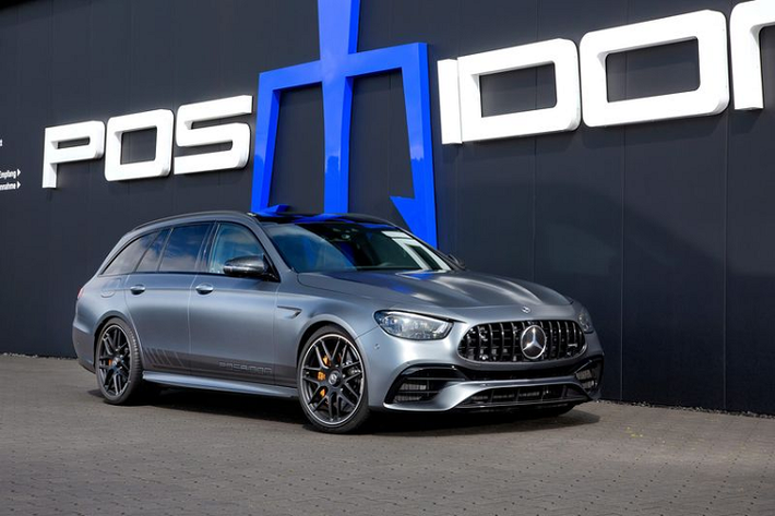 Posaidon đã cung cấp 3 gói nâng cấp sức mạnh khác nhau cho Mercedes-AMG E63 S Estate mới, gói đầu tiên là RS 830, bổ sung cho xe bộ tăng áp nâng cấp, bộ lọc khí thể thao và các ống dẫn riêng biệt đi kèm bộ chuyển đổi xúc tác hiệu suất.