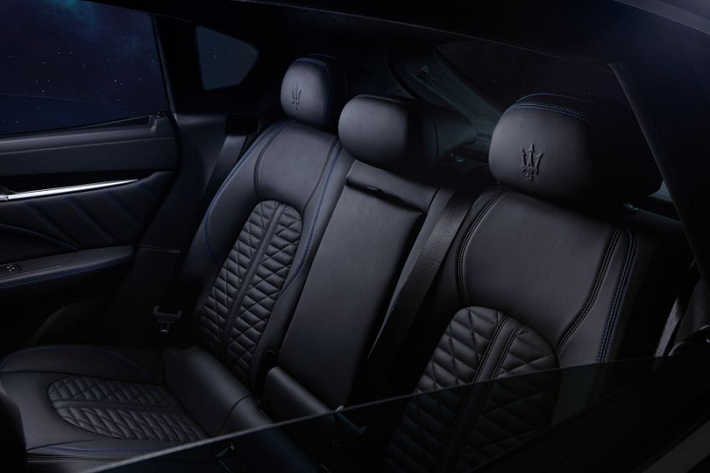 Mạnh nhất trong số đó phải kể đến bản Levante GTS và Levante Trofeo với trang bị động cơ V8 3.8L turbo kép, có công suất lần lượt là 550 mã lực và 590 mã lực, mômen xoắn ngang nhau ở mức 730 Nm.