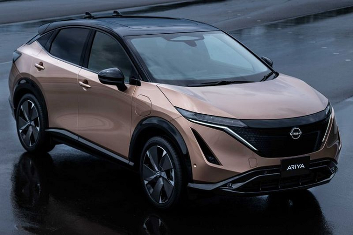Nissan Ariya 2022 mới sở hữu thân xe hình kính hiển vi độc đáo với các ống dẫn khí đặt ở vị trí quan trọng, hứa hẹn sẽ cải thiện khả năng vận hành tầm xa của Ariya.