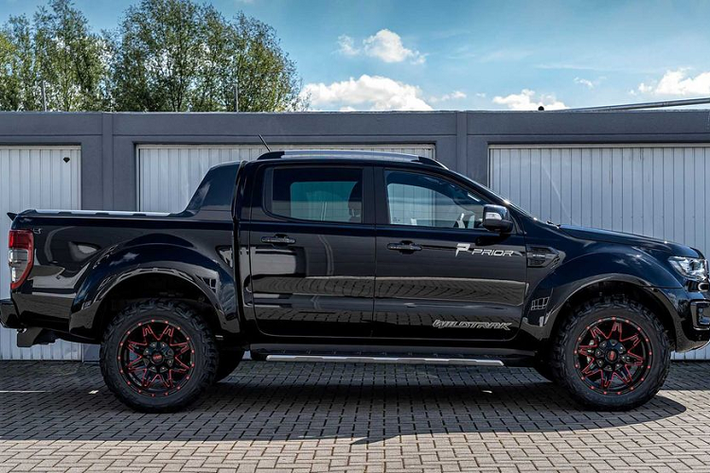 Một trong những điểm đáng chú ý trên bản độ thân rộng mà Prior Design thiết kế dành cho bán tải Ford Ranger chính là ở việc nó có thể ứng dụng trên tất cả các đời xe Ranger kể từ năm 2011 tới nay. Đây đều là những mẫu xe thuộc thế hệ Ranger thứ 3, mang mã hiệu T6 và vẫn đang được phân phối chính thức tại thị trường Việt Nam.
